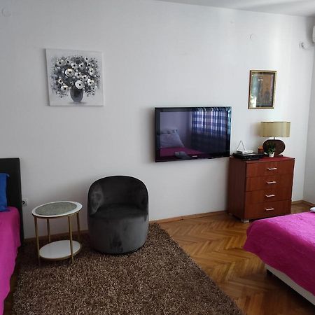 Stan U Centru Apartman Podgorica Kültér fotó