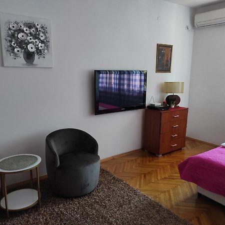 Stan U Centru Apartman Podgorica Kültér fotó