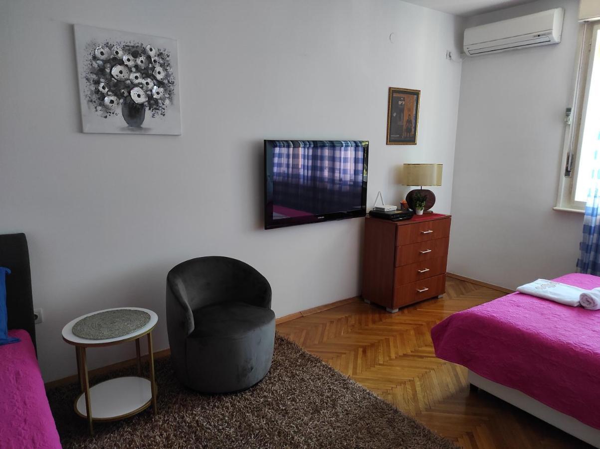 Stan U Centru Apartman Podgorica Kültér fotó