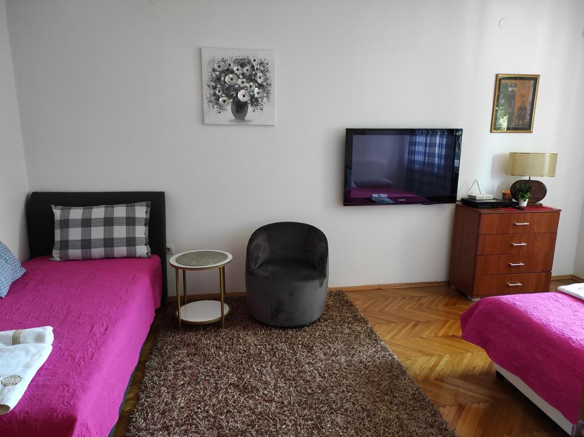 Stan U Centru Apartman Podgorica Kültér fotó