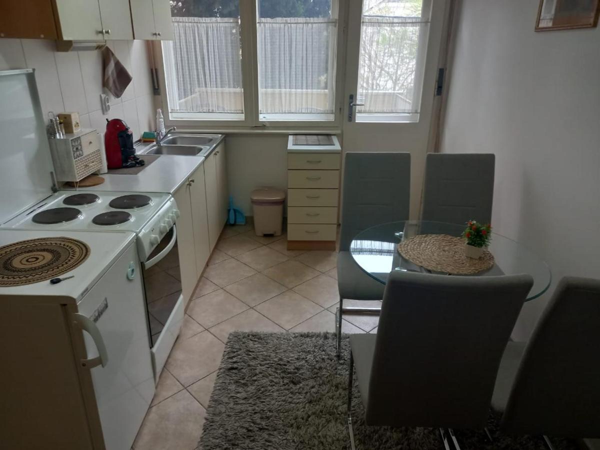 Stan U Centru Apartman Podgorica Kültér fotó